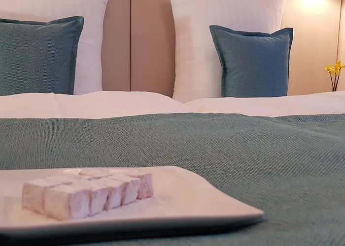 Apricot Hotel 3*