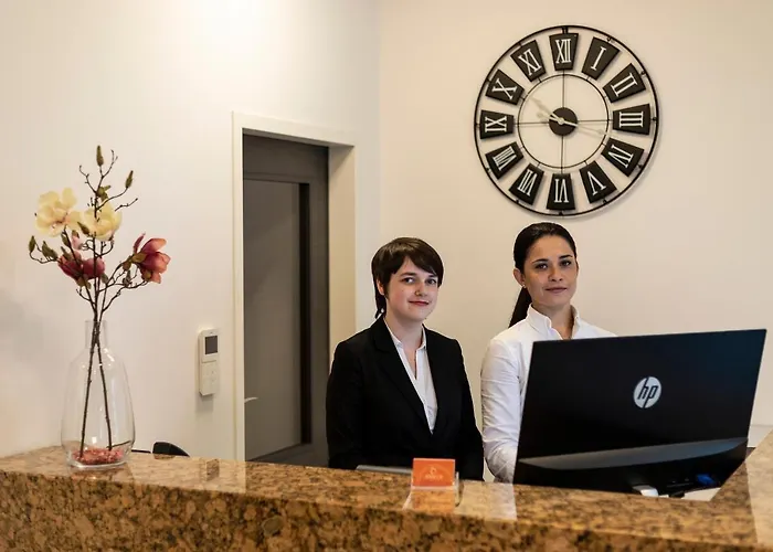 Apricot Hotel