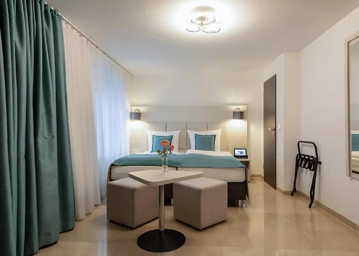 Apricot Hotel